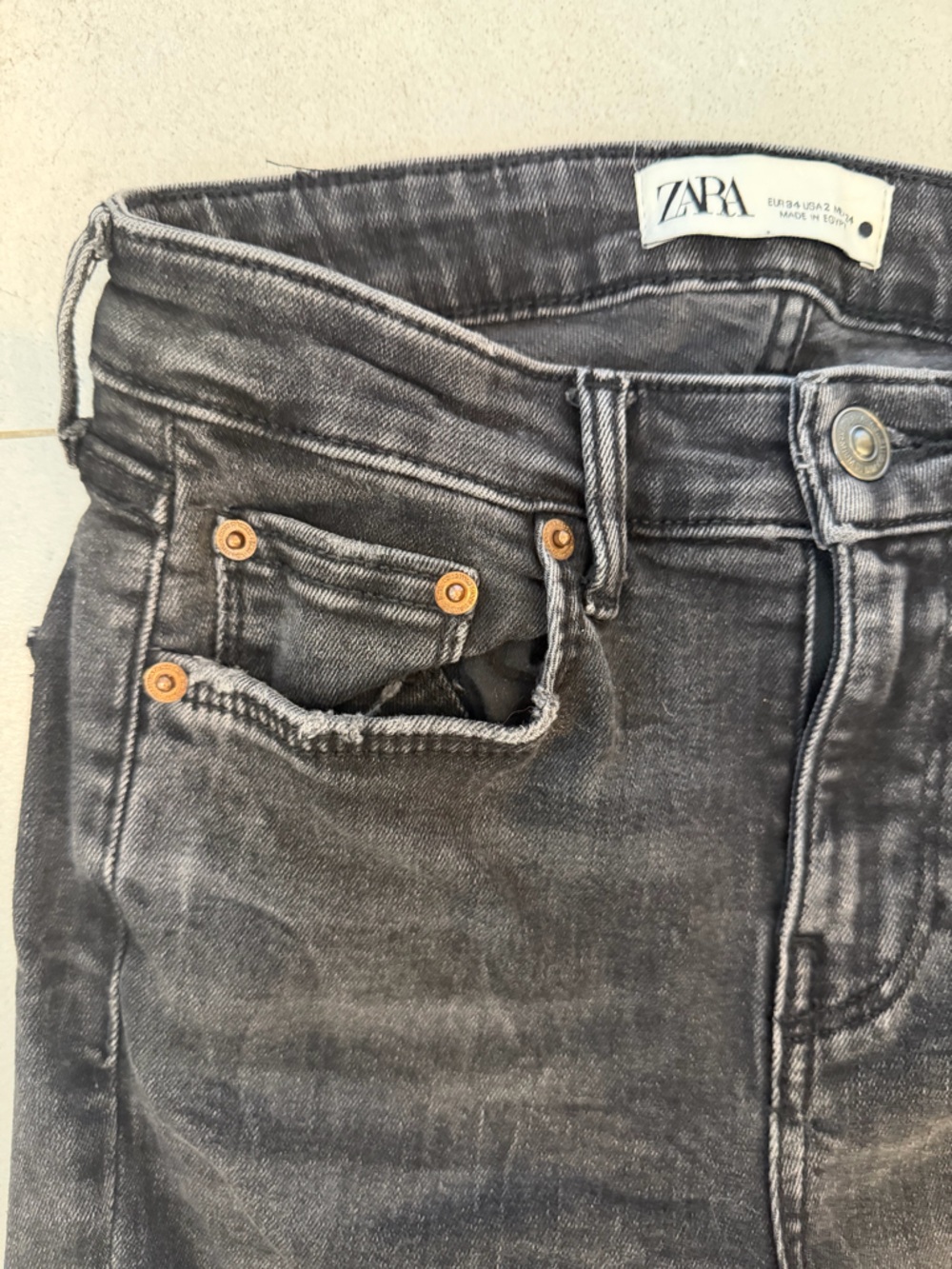 ZARA Black Distressed Skinny Jeans Raw Hem Frayed Ankle Size USA 2 - Picture 3 of 5
